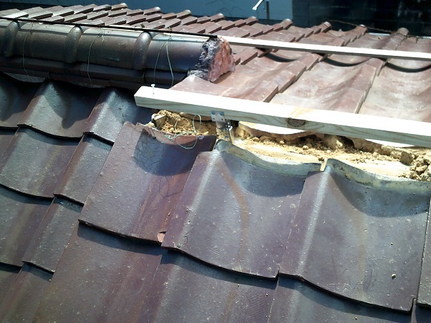 加古川市　築40年住宅 紐丸瓦一発仕上げで棟積み替え雨漏り修理を実施！